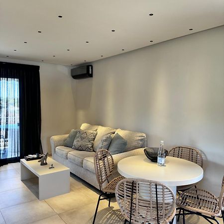 Lagonisi Luxury Appartment 2 By The Sea ภายนอก รูปภาพ
